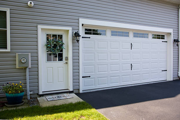 24/7 Emergency Garage Door Panel Replacement experts in Sardis, MS